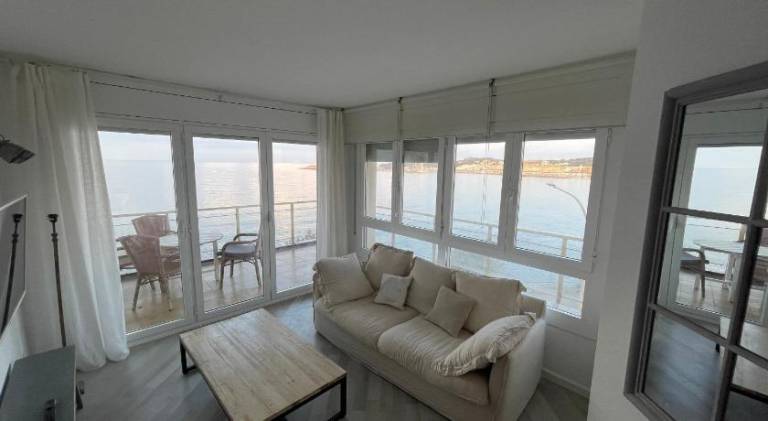 Apartment with pool — photo 2