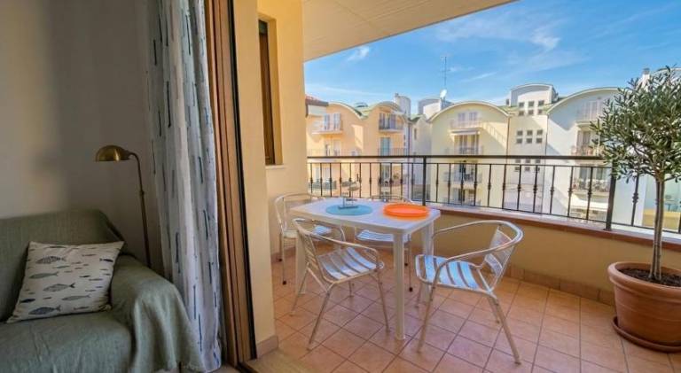 House with 2 rooms for 6 persons in Giulianova