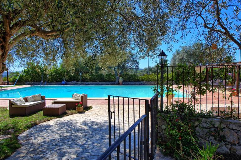 Family-oriented villa with garden, private pool & barbecue | Pets are welcome in Syracuse