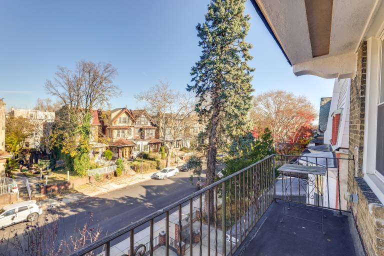 Pet Friendly! 3-Story Home Near Lincoln Financial — photo 3