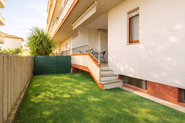 Holiday apartment with yard in Alba Adriatica