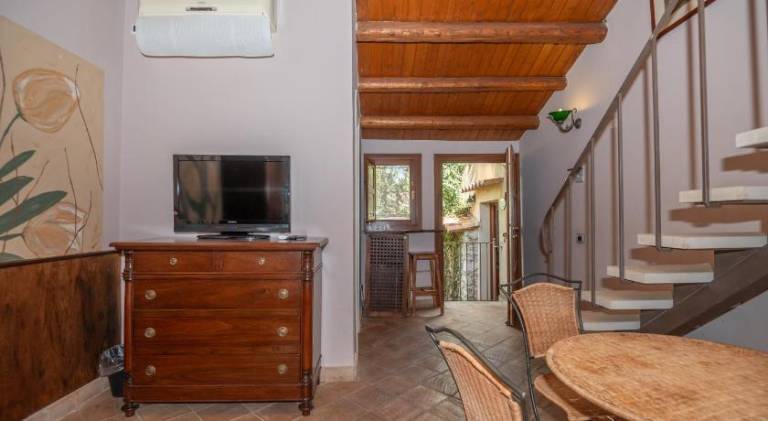 Family-friendly pleasant vacation home with barbecue, jacuzzi & pool | Pets allowed — photo 5