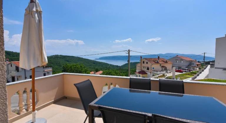Apartment with terrace, garden & barbecue — photo 3