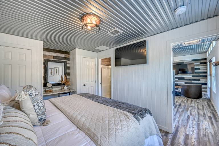 Vacation home with jacuzzi — photo 3