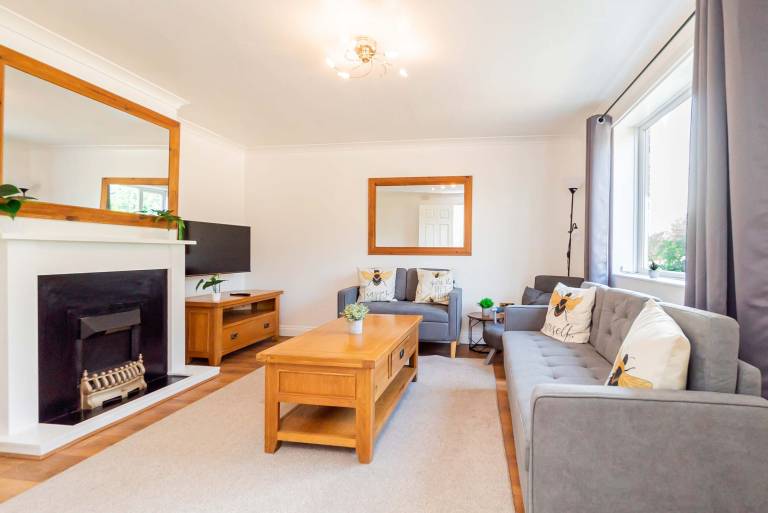 Spacious 3 Bedroom Home with Parking Garden