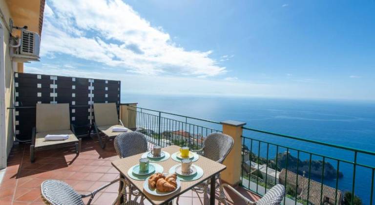 Lovely holiday apartment with terrace | Pets are welcome — photo 2