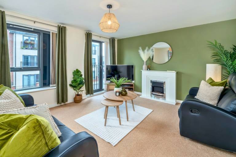 4BDR Greydawn House Spacious Open Plan Living