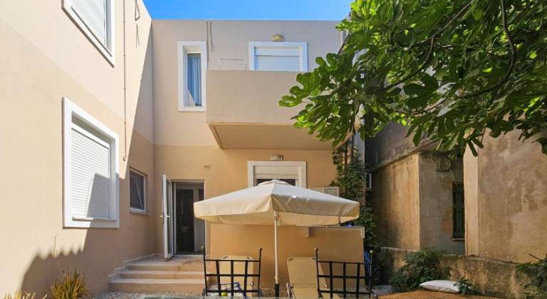 Holiday apartment with yard & terrace — photo 4