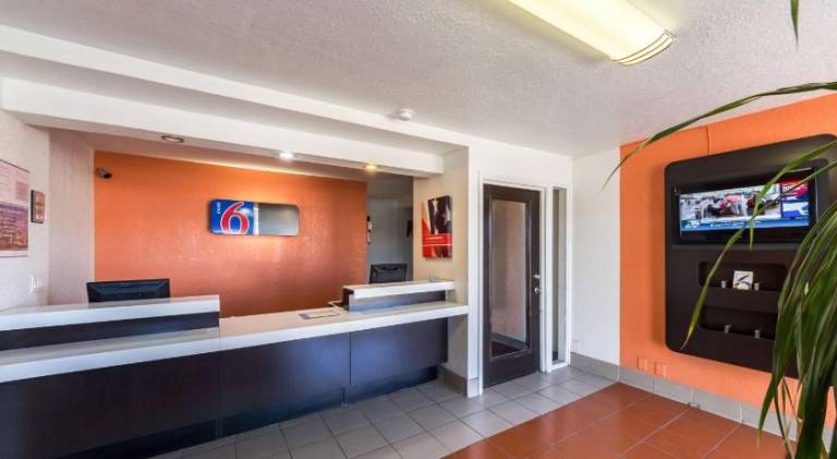 Motel 6 Uvalde, TX — photo 2