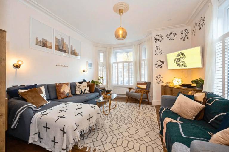 1BDR Didsbury Loft with Parking and Outdoor Space