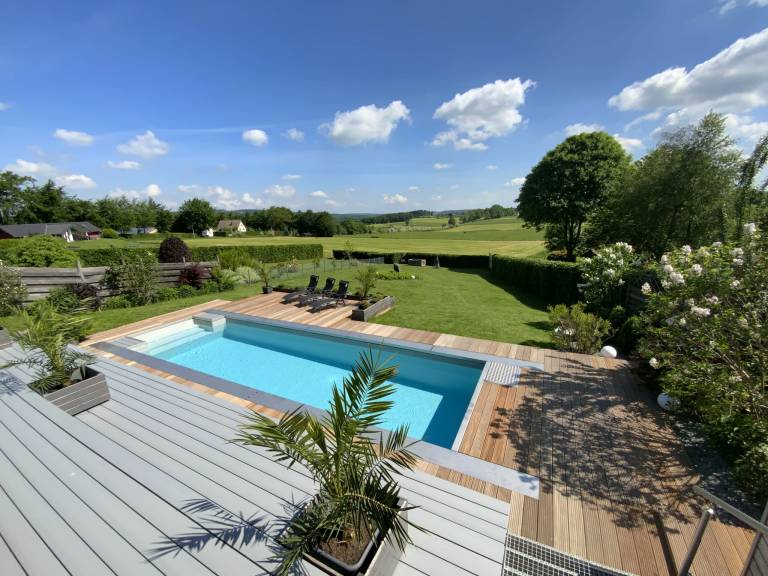 Vacation home with patio, pool & BBQ — photo 2
