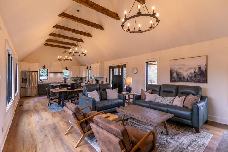 Cornerstone: 100% Renovated, In-Town Boone! Hot tub, Pet Friendly, Pool Table — photo 3