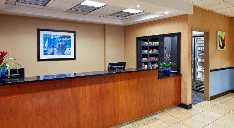 La Quinta Inn & Suites by Wyndham Thousand Oaks-Newbury Park — photo 4