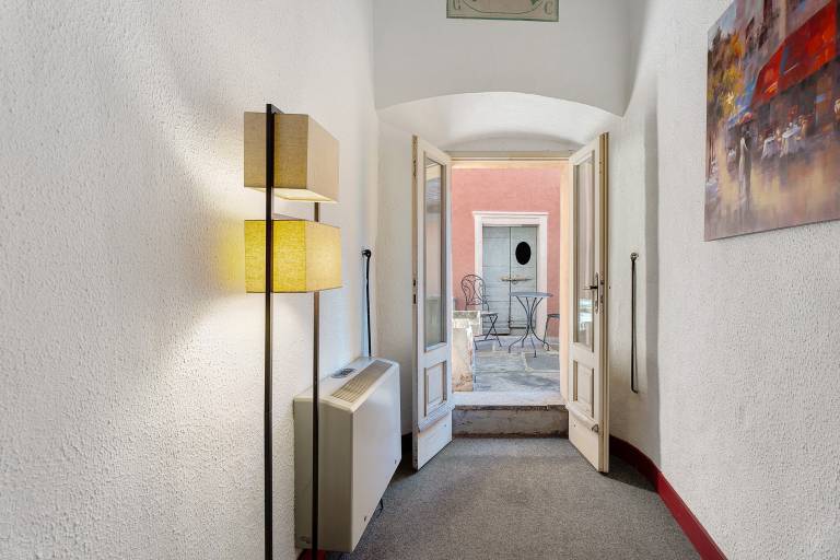 Holiday apartment with patio | City view — photo 5