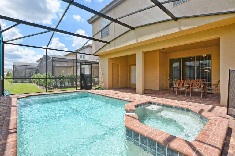 Vacation home with patio, private pool & jacuzzi — photo 3