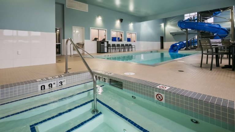 Best Western Plus Lacombe Inn & Suites — photo 5