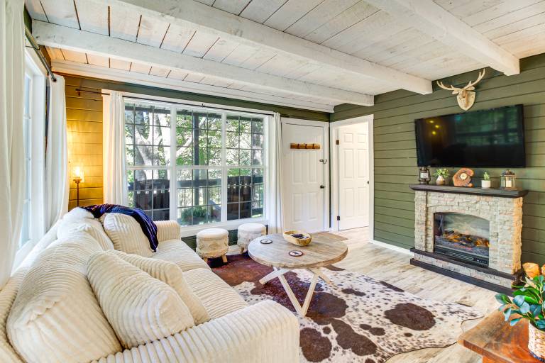 Cabin  Talking Rock