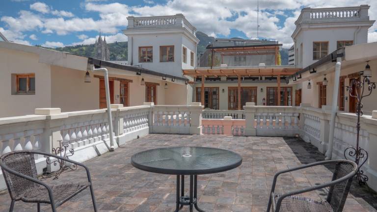 Casona 1914 Quito - Gothic Cathedral View Rooftop — photo 3