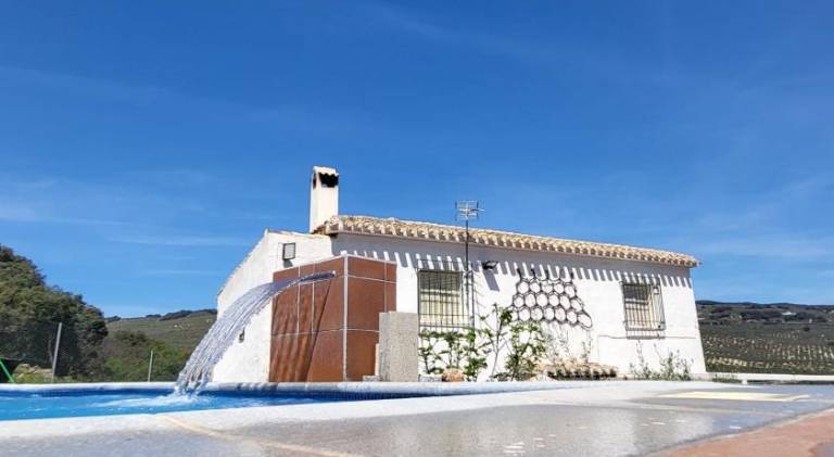 House with private pool, garden & patio in Loja