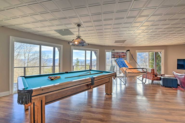 Scenic Pet-Friendly House w/ Private Hot Tub! — photo 2