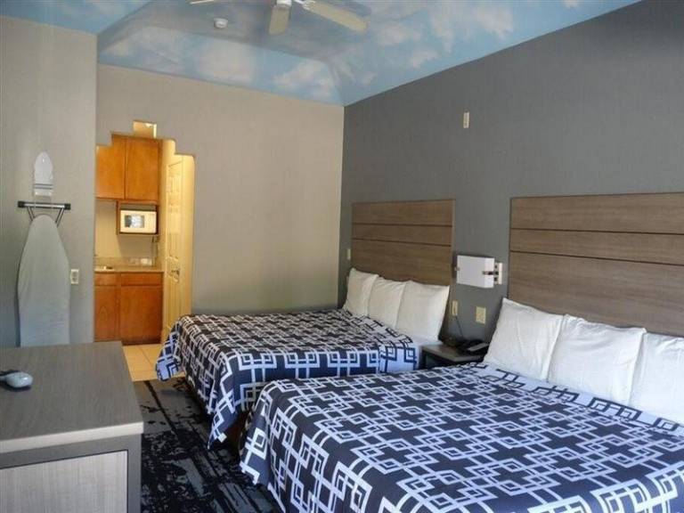 Regency Inn & Suites by Capital O Houston IAH Airport — photo 2