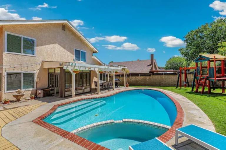 House Santa Clarita