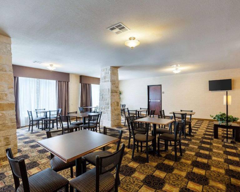 Quality Suites Huntsville Near University — photo 4