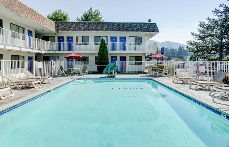 Motel 6 Grants Pass, OR — photo 2