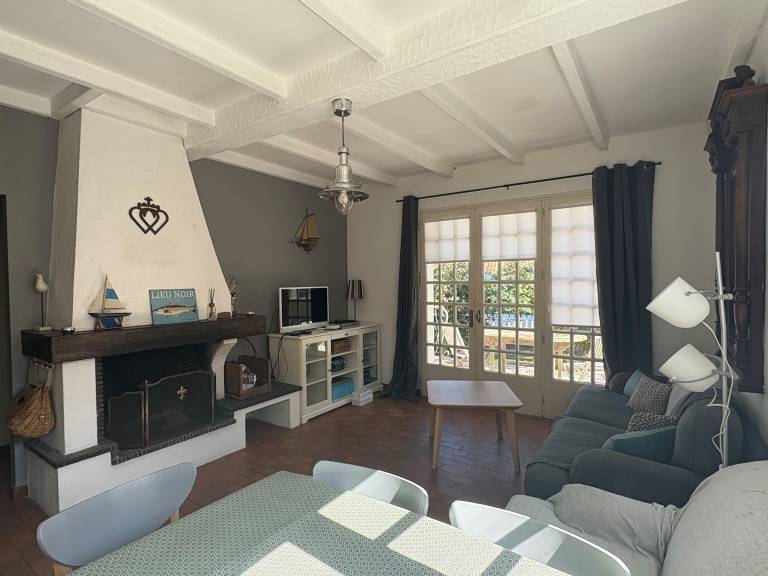 Fully equipped charming house with grill & yard | Pets are welcome — photo 2