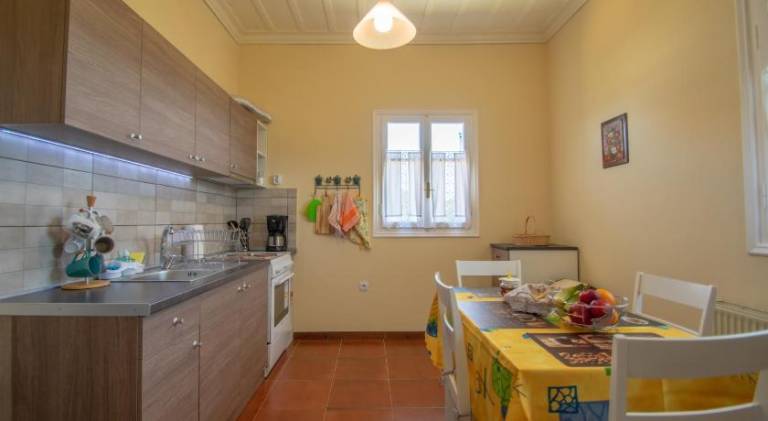Holiday apartment with patio & garden — photo 3