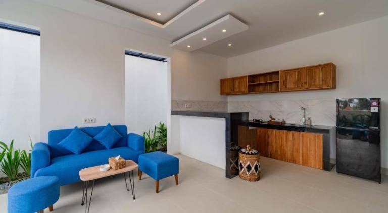Villa with hot tub & pool — photo 4