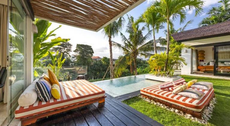 Child-friendly pleasant villa with patio, private pool & garden | Pets allowed — photo 3