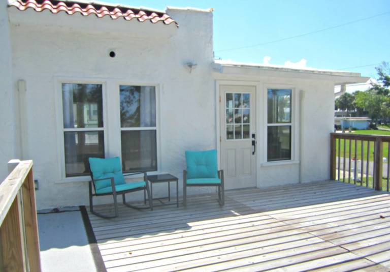 Greek-Inspired Retreat by Beach & River — photo 5