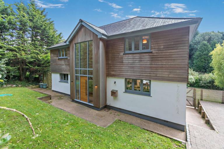 Fully equipped beautiful cottage with BBQ & yard | Pets are welcome — photo 3
