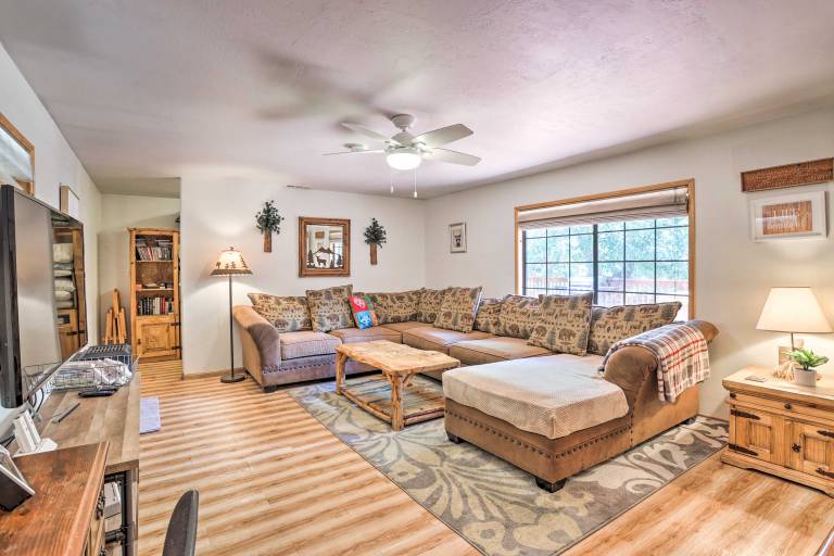 Hot Tub & Deck: Big Bear Gem Near Resorts! — photo 2
