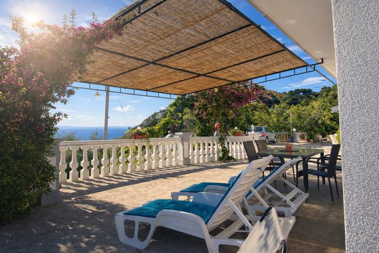 Family-oriented apartment with grill, patio & yard | Beach view | Suitable for remote work | Dogs allowed — photo 2