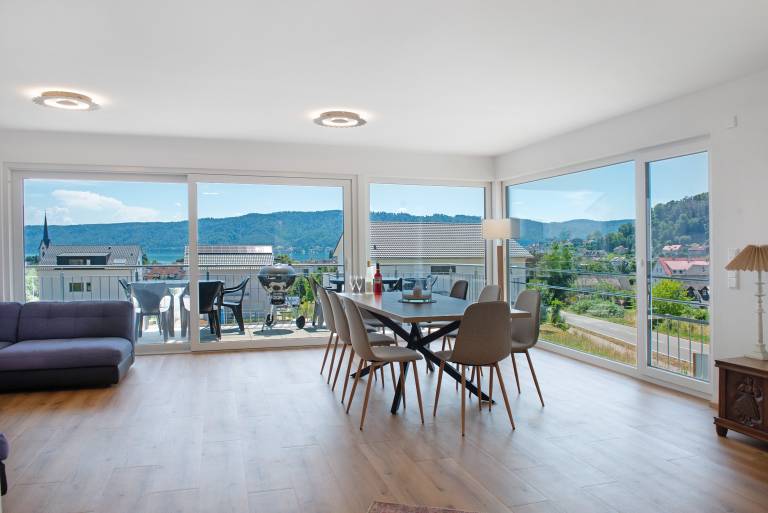 Aura Holiday Home with Lake View, Alpine Panorama, Terrace, Balconies, Garden & Wi-Fi — photo 2