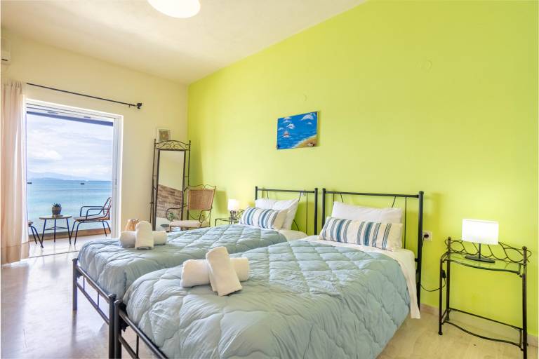 Studio Apartment 'Nikos Seaside 5' with Sea View, Wi-Fi and Air Conditioning — photo 3