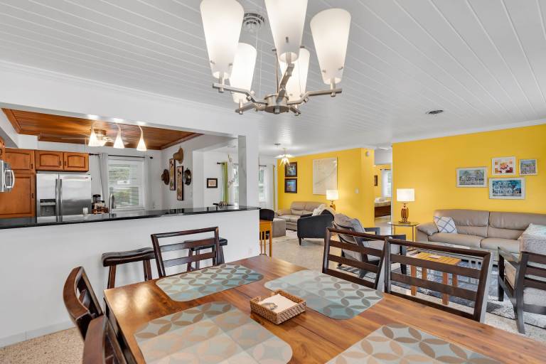 Beautiful Home in a Great Neighborhood with Ocean Access and Boat Ramp on Property — photo 2