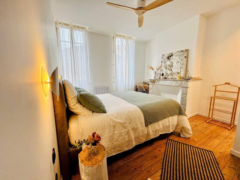 Elégant appartement urbain avec parking: Explorez la ville à pied! — photo 3