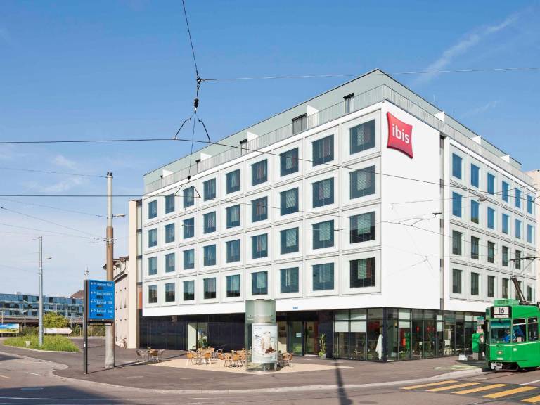 Ibis Basel Bahnhof Hotel in Muttenz