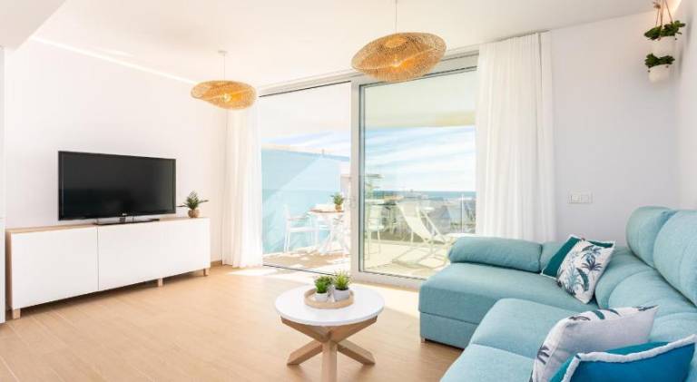 Fully equipped holiday apartment with pool & patio | Next to the beach | Pets are welcome — photo 2