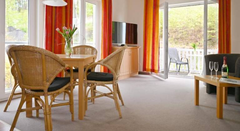 Holiday apartment with grill, patio & yard — photo 3