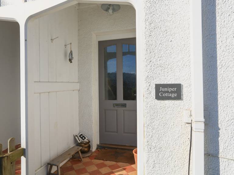 Cottage with yard | Beach view — photo 5