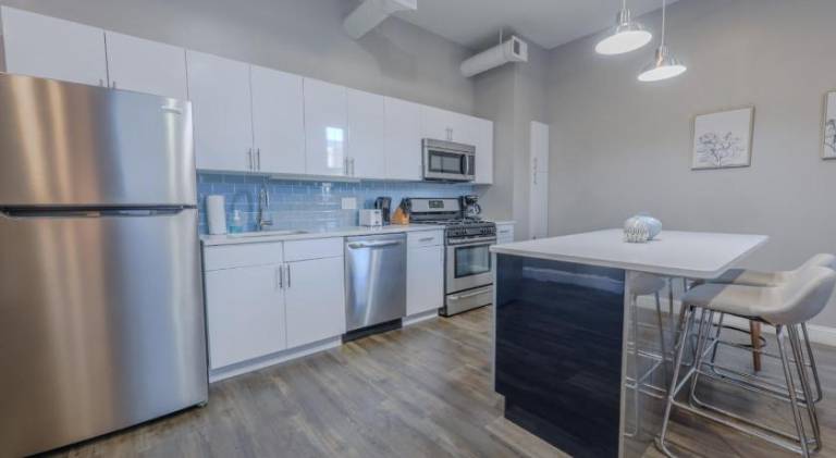 Furnished Luxury 3br, 2ba Loft — photo 4