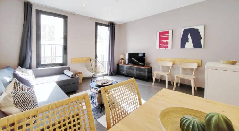 Holiday apartment with terrace, yard & pool — photo 5