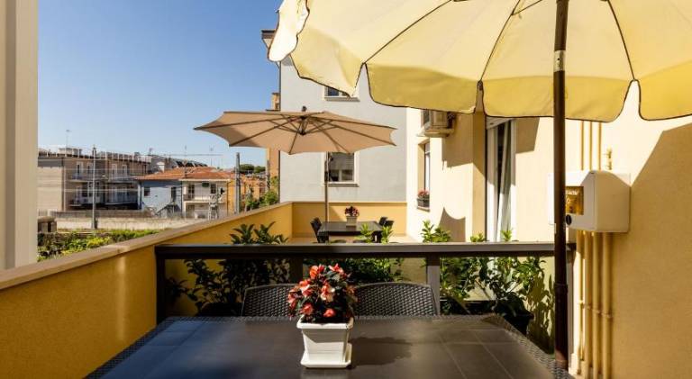 Serviced apartment with terrace — photo 5