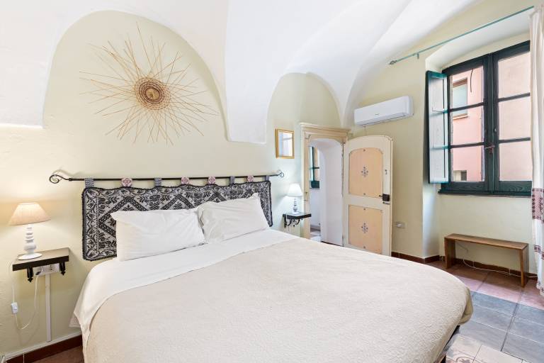 Romeo & Giulietta Rooms: Double room in Bosa's historic center in Bosa