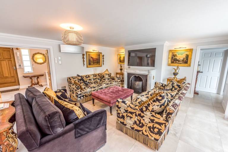 Family-oriented villa with patio, BBQ & garden | Pet-friendly — photo 3