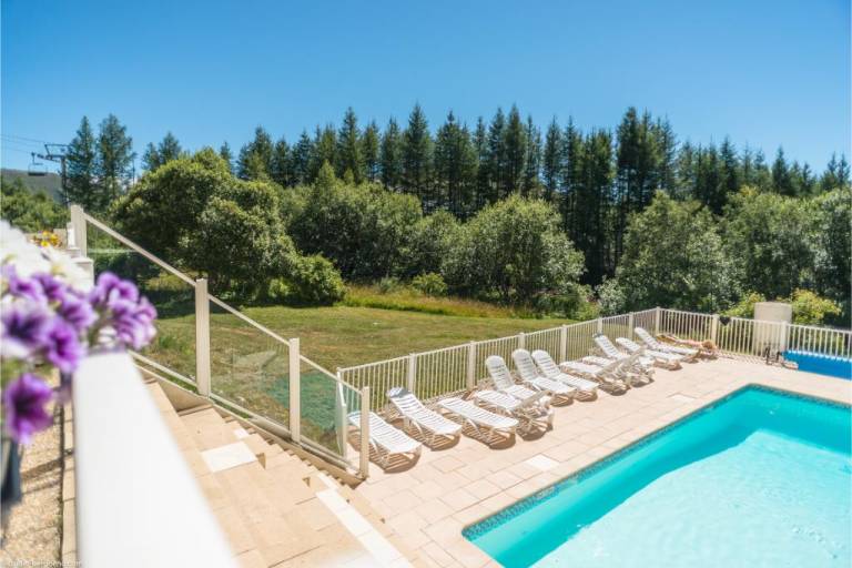 Apartment with pool — photo 2
